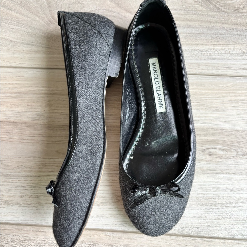 Manolo Blahnik Gray Flats with Bow Accent - Picture 2 of 3